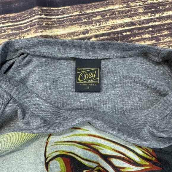 Obey Crewneck Light Sweatshirt XS Grey Gypsy Rose Peace Graphic Soft - Picture 3 of 5